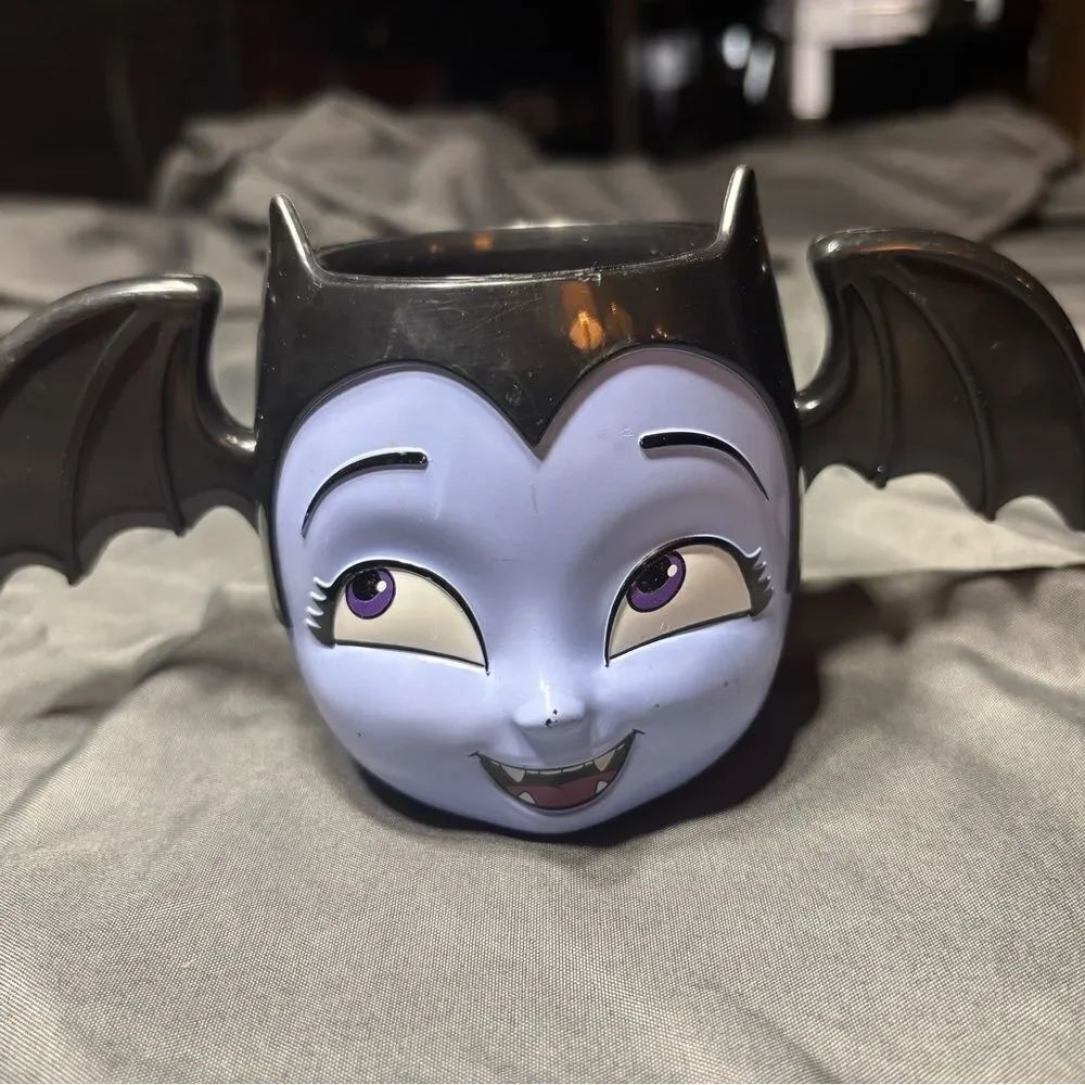 Disney Junior Vampirina Batwing Cup EPC